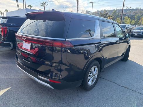 Used 2024 Kia Carnival LX image 4