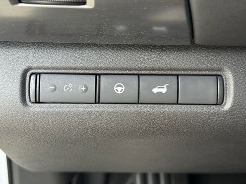 Used 2024 Nissan Pathfinder SL image 21