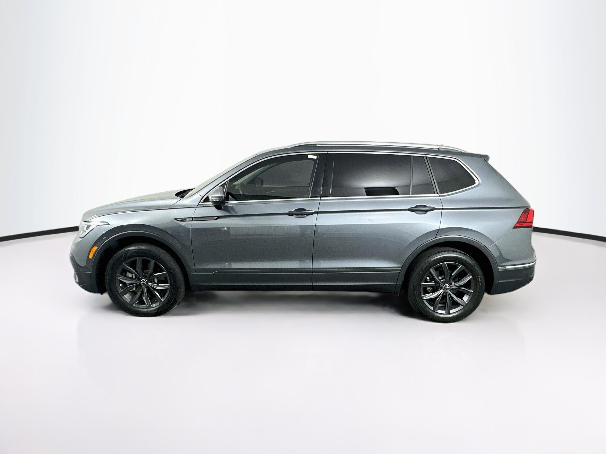 Used 2023 Volkswagen Tiguan SE FWD image 4