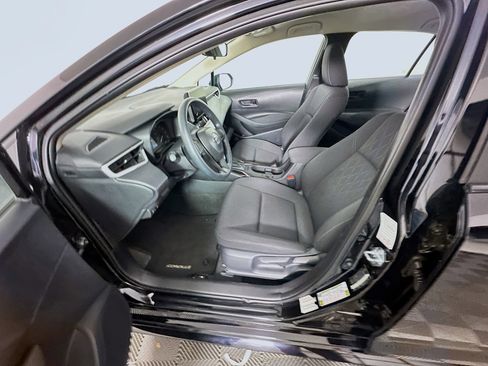 Used 2025 Toyota Corolla LE image 13