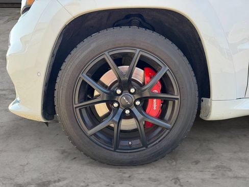 Used 2018 Jeep Grand Cherokee SRT w/ Trailer Tow Group IV AWD/4WD image 9