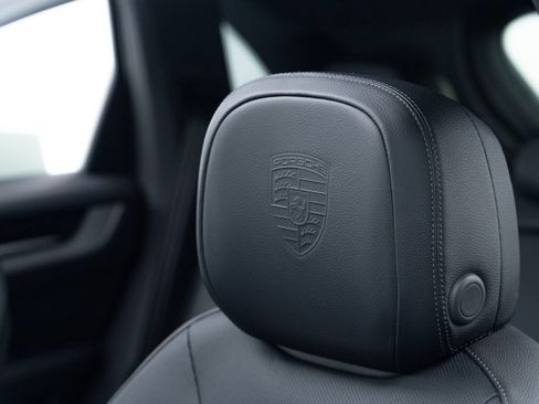 Certified 2026 Porsche Cayenne AWD/4WD image 19