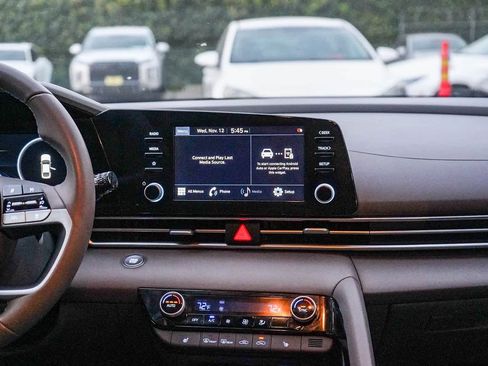 Certified 2022 Hyundai Elantra SEL w/ Convenience + Premium Package image 13