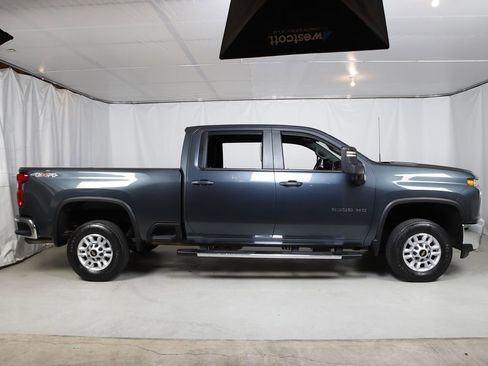 Used 2020 Chevrolet Silverado 2500 LT AWD/4WD image 2