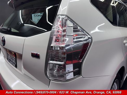 Used 2014 Toyota Prius V Two image 27