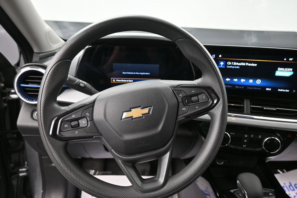 Used 2025 Chevrolet Trax LT FWD image 31