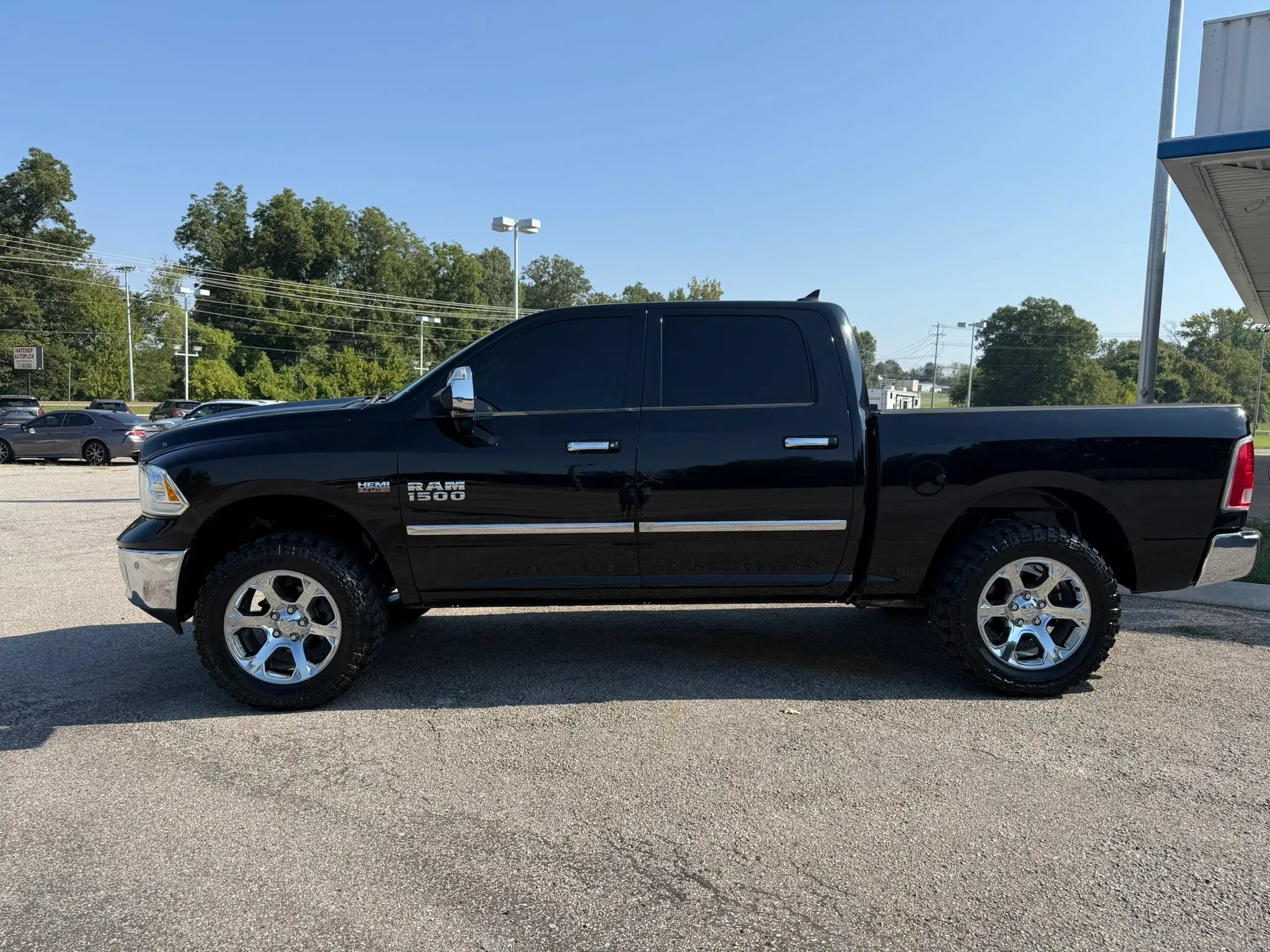 Used 2014 RAM 1500 Laramie w/ Convenience Group AWD/4WD image 2