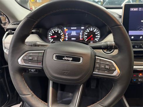 Used 2022 Jeep Compass Limited image 19