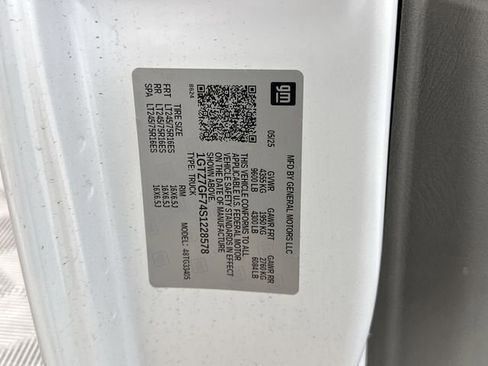 New 2025 GMC Savana 3500 w/ Driver Convenience Package RWD image 32