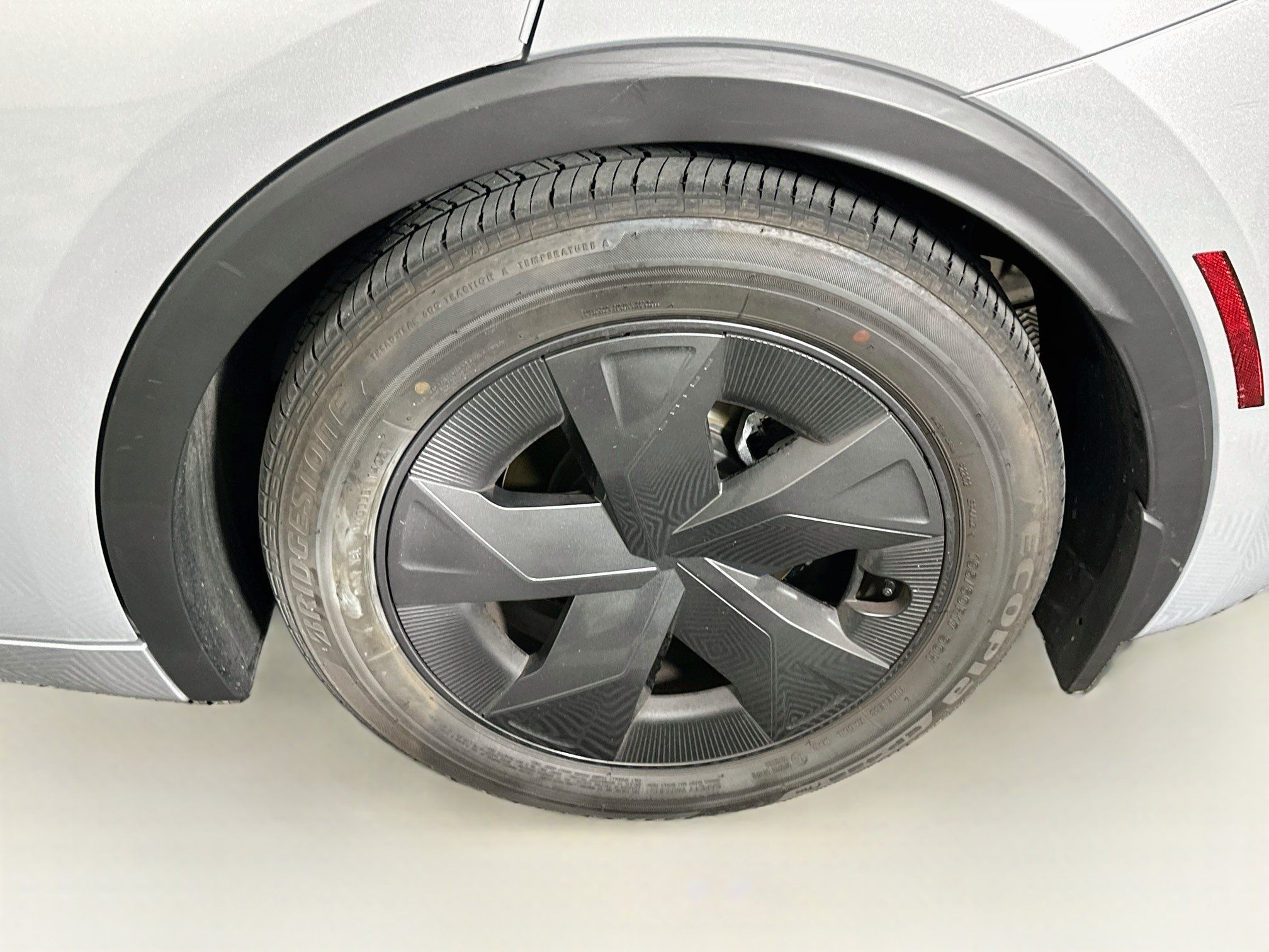 Used 2025 Toyota Prius Plug-In Hybrid FWD image 11