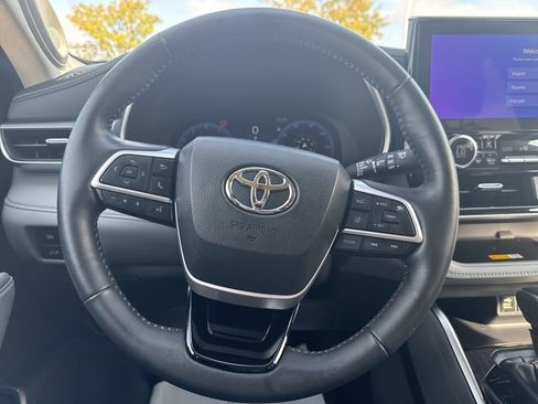 Used 2024 Toyota Highlander Platinum AWD/4WD image 11