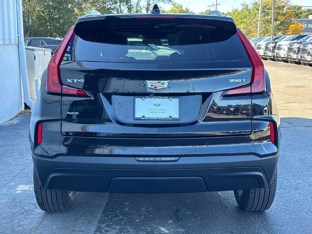 Used 2024 Cadillac XT4 Luxury w/ Cold Weather Package AWD/4WD image 5