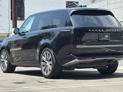 Used 2023 Land Rover Range Rover SE AWD/4WD image 3