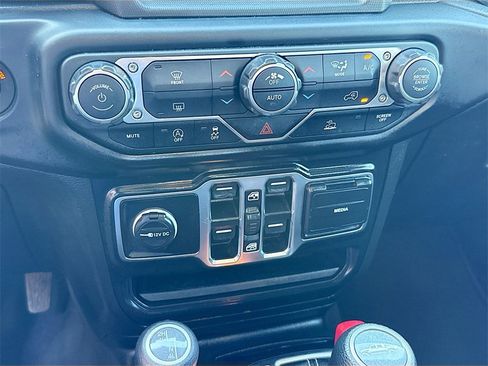 Used 2023 Jeep Gladiator Overland image 17