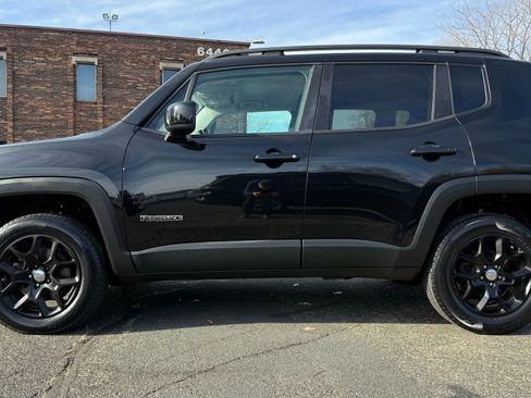 Used 2017 Jeep Renegade Latitude image 2