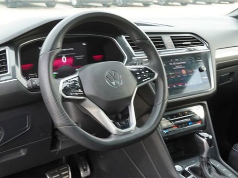 Used 2022 Volkswagen Tiguan SE R-Line image 20