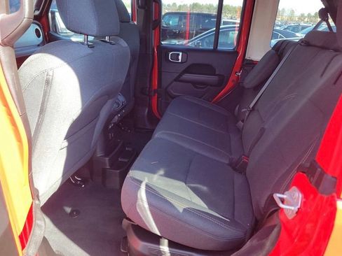 Used 2025 Jeep Wrangler Unlimited Sahara image 13