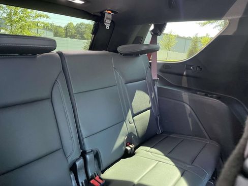 Used 2024 Chevrolet Tahoe Z71 w/ Luxury Package AWD/4WD image 12