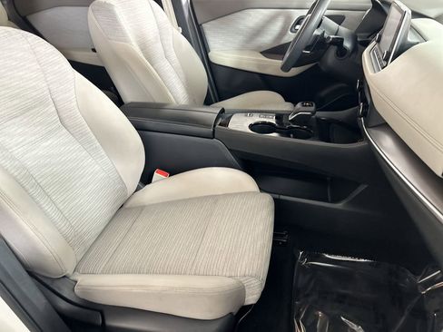 Used 2023 Nissan Rogue SV image 25