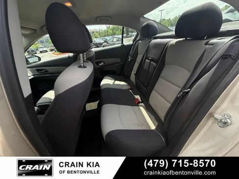 Used 2013 Chevrolet Cruze LS FWD image 30