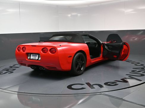 Used 2004 Chevrolet Corvette Convertible w/ Preferred Equipment Group RWD image 25