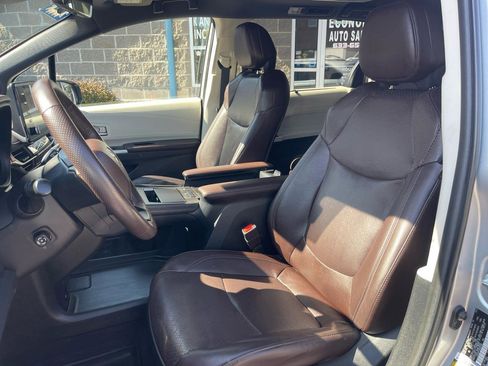 Used 2022 Toyota Sienna Platinum w/ Protection Package (TMS) image 22
