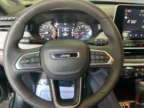 Used 2025 Jeep Compass Latitude AWD/4WD image 27