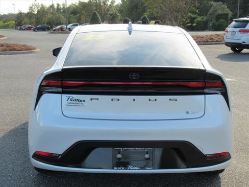 Used 2025 Toyota Prius XLE image 5