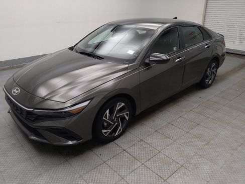 Used 2025 Hyundai Elantra Sport w/ Cargo Package FWD image 2