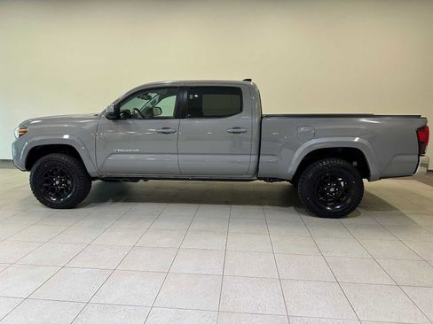 Used 2021 Toyota Tacoma SR5 AWD/4WD image 3