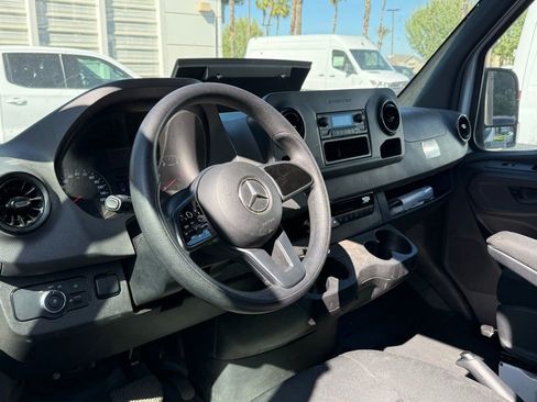 Used 2023 Mercedes-Benz Sprinter 2500 image 2