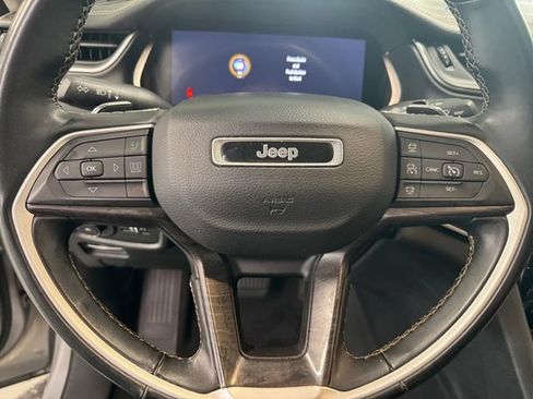 Used 2022 Jeep Grand Cherokee L Limited w/ Black Appearance Package AWD/4WD image 19