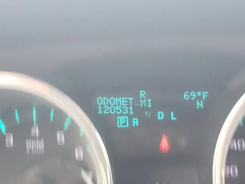 Used 2011 Chevrolet Traverse LT FWD image 25