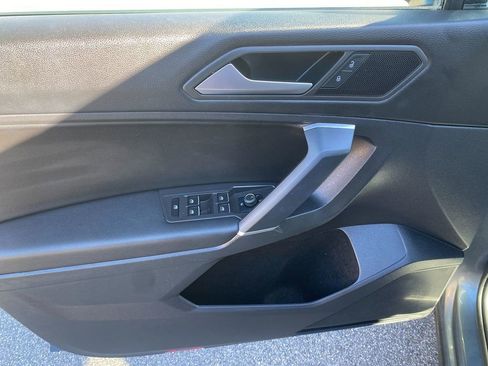 Used 2020 Volkswagen Tiguan SE R-Line image 11