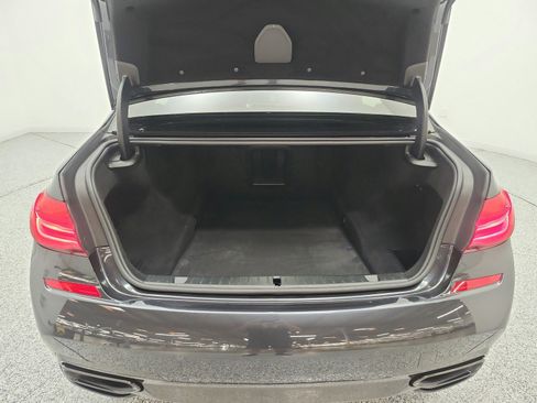Used 2019 BMW 740i w/ M Sport Package RWD image 19