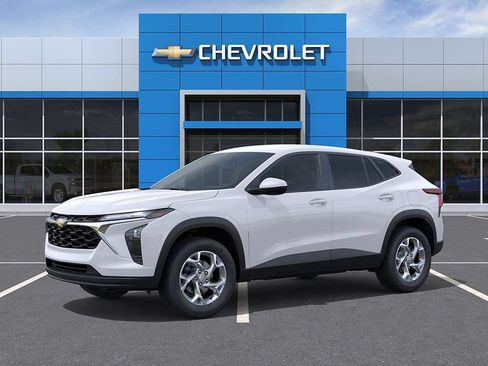 New 2026 Chevrolet Trax LS w/ LS Convenience Package FWD image 2