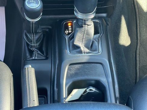 Used 2022 Jeep Wrangler Unlimited Sahara image 26