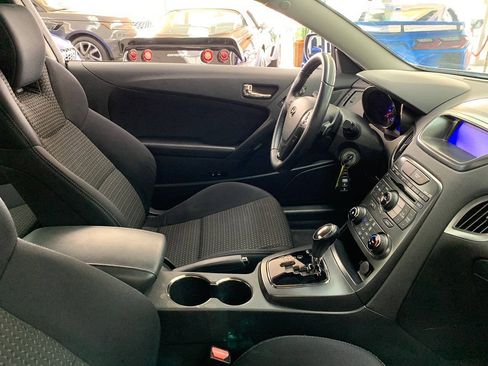 Used 2011 Hyundai Genesis 2.0T RWD image 9