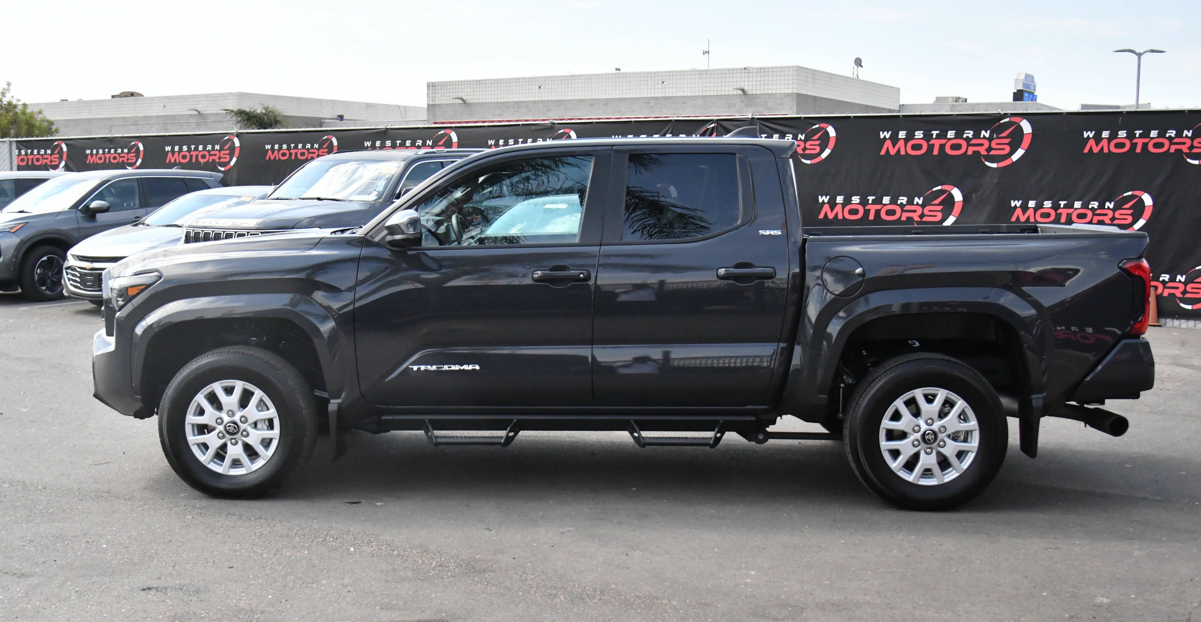 Used 2025 Toyota Tacoma SR5 AWD/4WD image 4