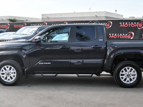 Used 2025 Toyota Tacoma SR5 AWD/4WD image 4