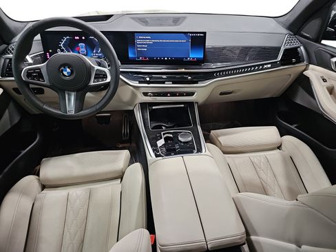 Used 2025 BMW X5 xDrive40i w/ M Sport Package image 9