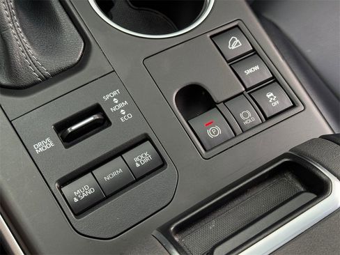 Certified 2023 Toyota Highlander XLE image 37