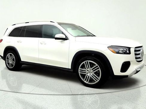 Used 2025 Mercedes-Benz GLS 450 4MATIC image 3
