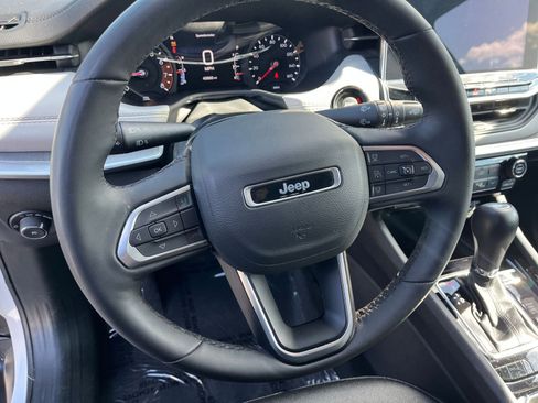 Used 2025 Jeep Compass Limited image 29