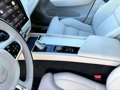 Used 2026 Volvo XC60 B5 Ultra w/ Climate Package image 20