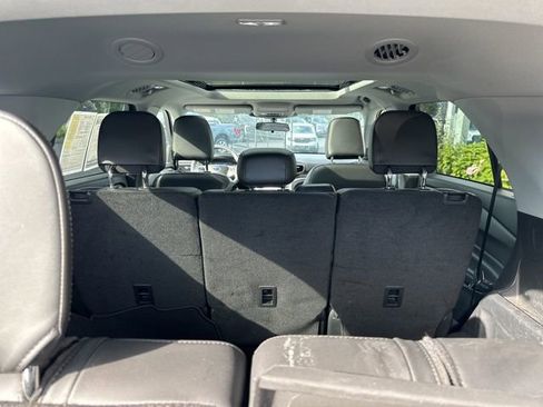 Used 2022 Ford Explorer XLT w/ Equipment Group 202A image 11