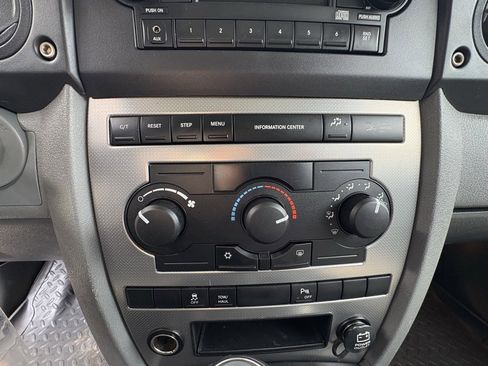 Used 2006 Jeep Commander 4WD image 17