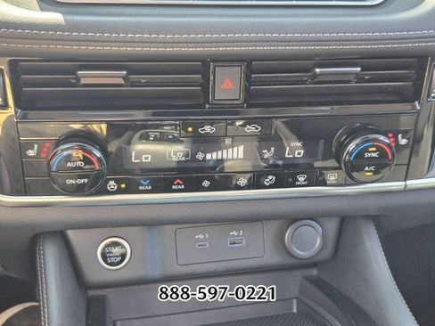 Used 2021 Nissan Rogue SL FWD image 24