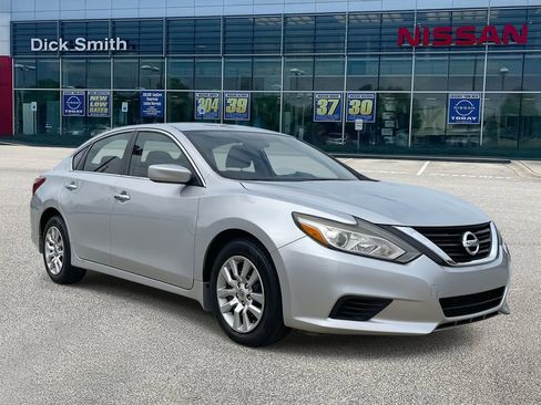 Used 2018 Nissan Altima 2.5 S w/ S Convenience Package image 1
