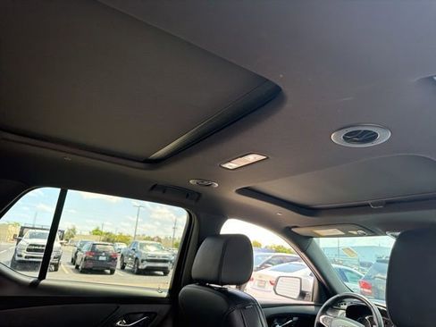 Used 2023 Chevrolet Traverse RS image 15